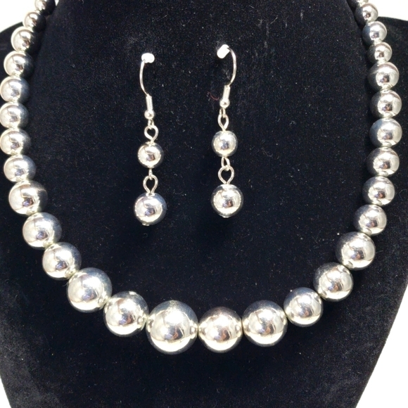 Silver-Tone Sparkling Beaded Necklace & Drop Dangle Earrings Women's Jewelry Set - Picture 9 of 9